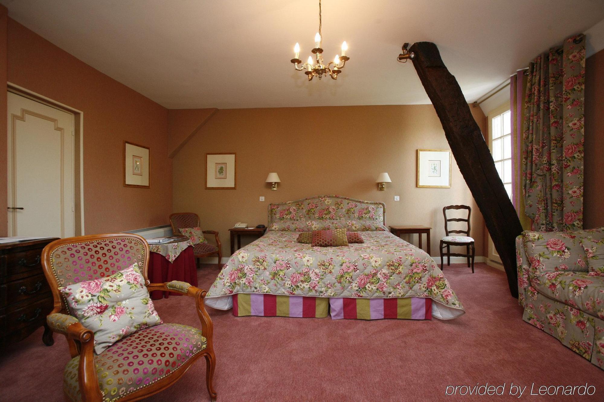 Hotel Chateau De Castel Novel - Les Collectionneurs Varetz Bagian luar foto