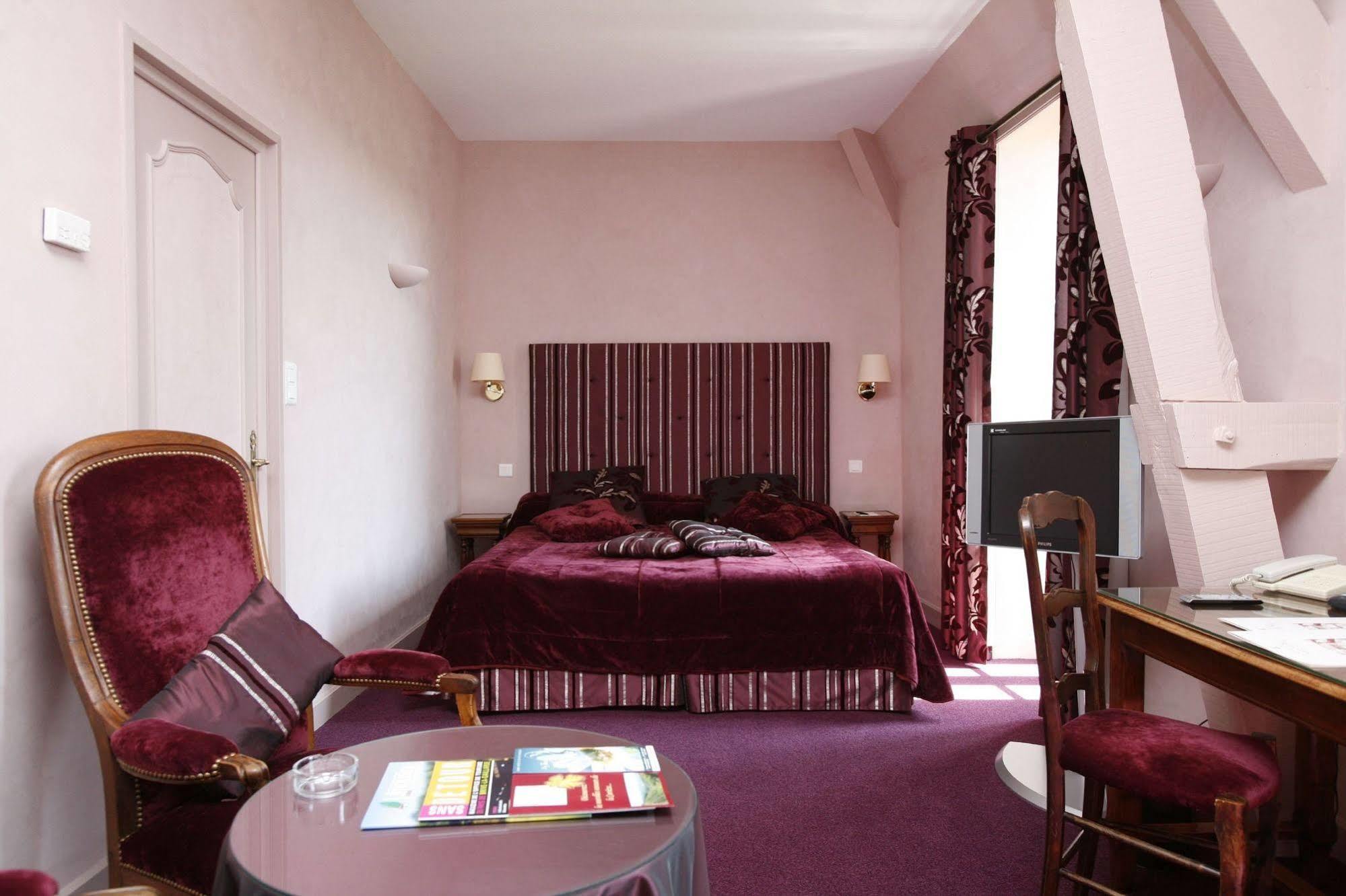 Hotel Chateau De Castel Novel - Les Collectionneurs Varetz Bagian luar foto