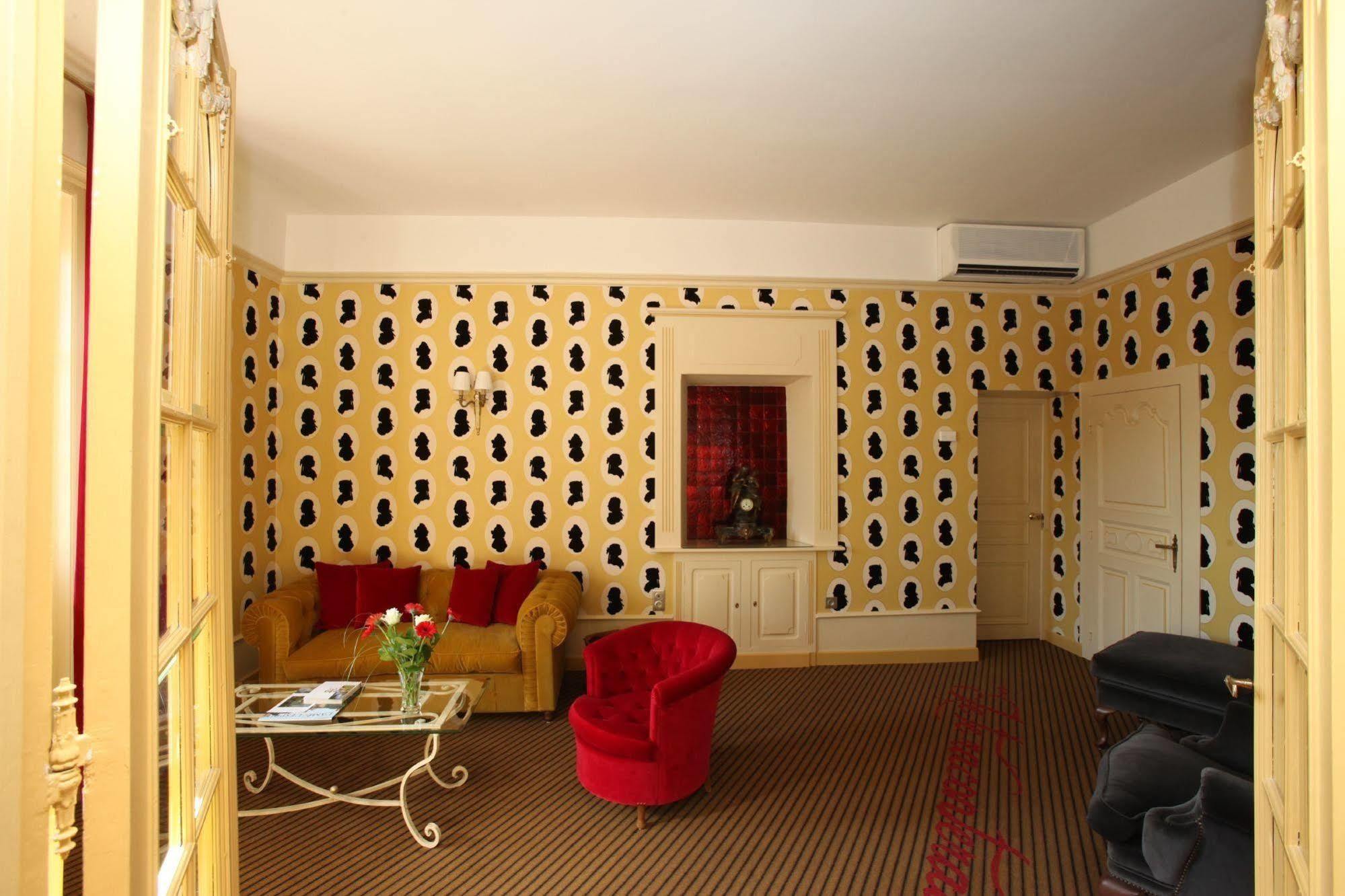 Hotel Chateau De Castel Novel - Les Collectionneurs Varetz Bagian luar foto