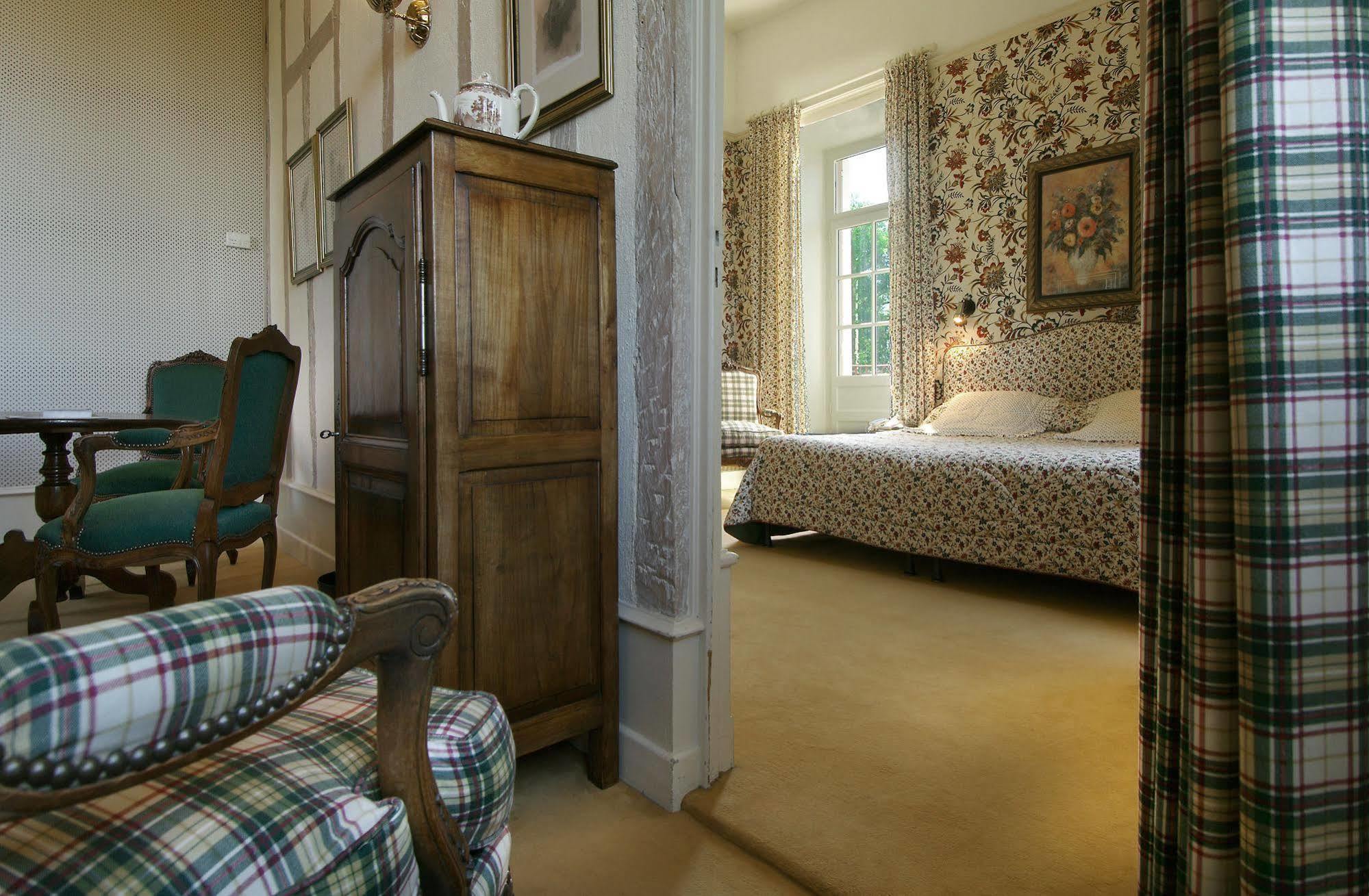 Hotel Chateau De Castel Novel - Les Collectionneurs Varetz Bagian luar foto